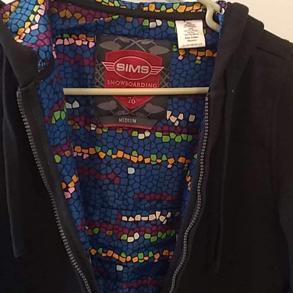 Zipper up - Picture 3 of 3